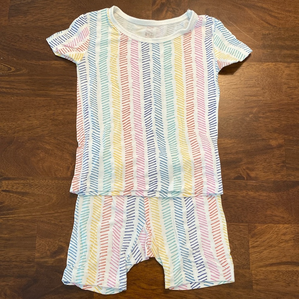 Like new Rainbow Chevron Kyte two piece pajamas in 18-24 mo